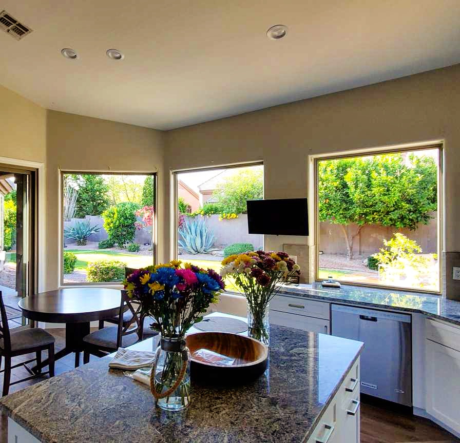 Arizona Window and Door in Scottsdale and Tucson showing large windows in kitchen of home
